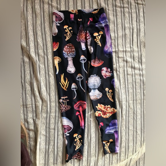Mushroom leggings - Picture 2 of 4